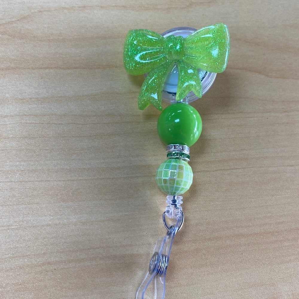 Green Bow Beaded Badge Reel - Unbranded